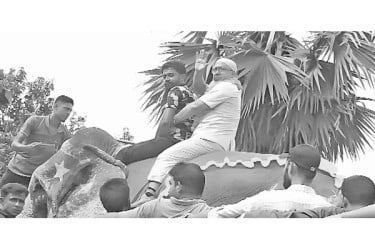 অন্যরকম বিদায় শিক্ষকের