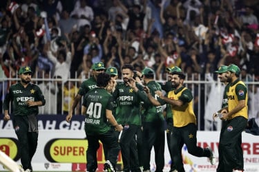আফগানদের গুঁড়িয়ে চ্যাম্পিয়ন পাকিস্তান