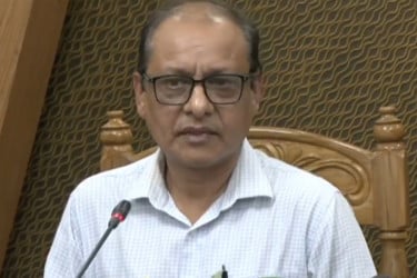প্রযুক্তির যুগে সাক্ষরতার প্রসারে জোর দিতে হবে