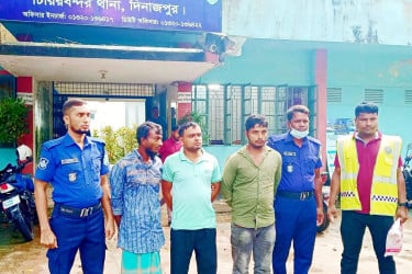চিরিরবন্দরে অটো চালক হত্যার রহস্য উদঘাটন, গ্রেপ্তার ৩
