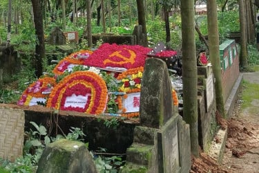 জুরাইন কবরস্থানে শায়িত বদরুদ্দীন উমর