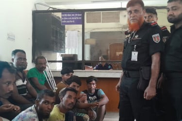 শ্রীপুরে র‌্যাবের গাড়ি আটক করে হামলার ঘটনায় গ্রেপ্তার ১৪