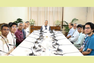 মেধাবীদের বিশ্বমণ্ডলে তুলে ধরতে : প্রধান উপদেষ্টা