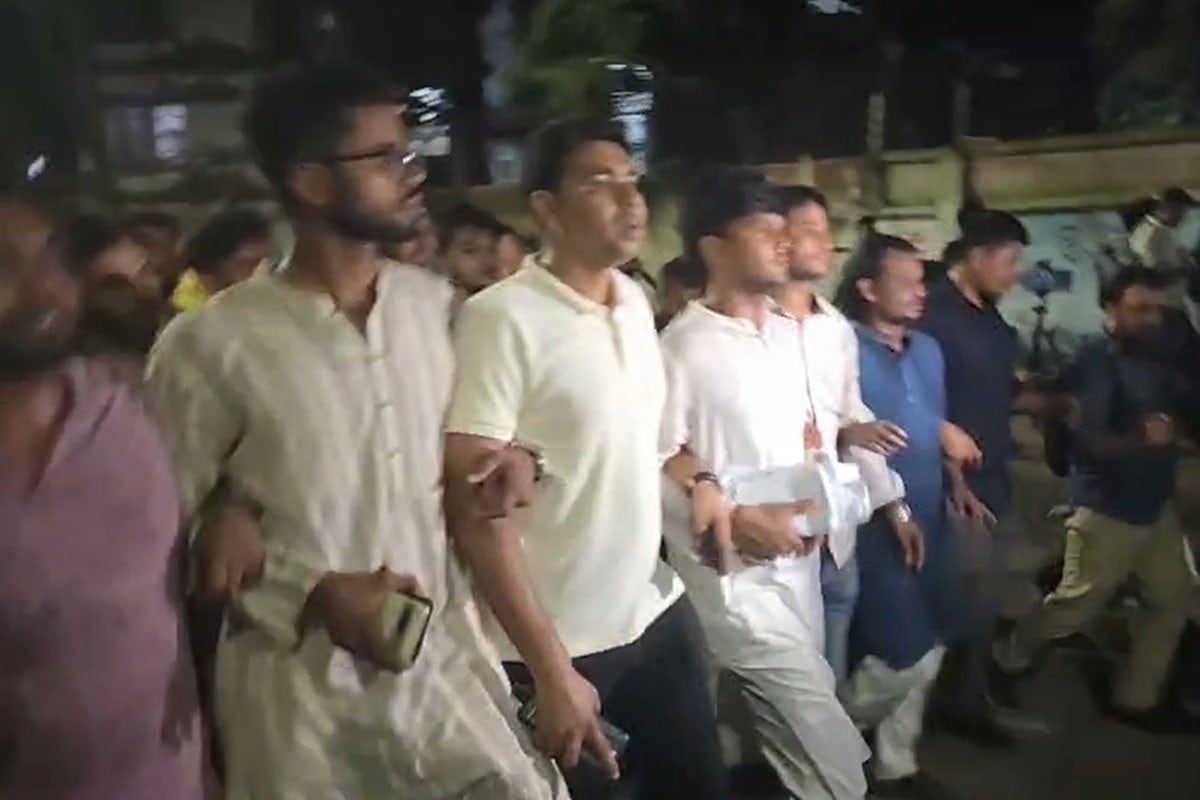 ভোট কারচুপির অভিযোগ এনে ছাত্রদলের বিক্ষোভ মিছিল