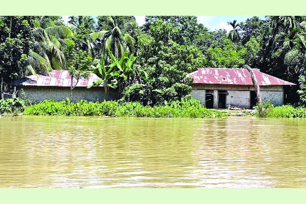 বৃষ্টি ও ঢলে পানিবন্দি দুই হাজার পরিবার
