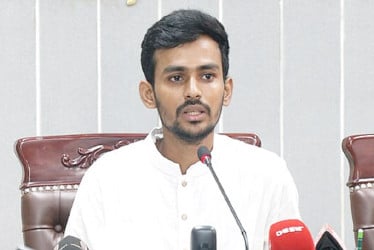 সফলভাবে ডাকসু নির্বাচন সম্পন্নের প্রত্যাশা উপদেষ্টা আসিফ মাহমুদের