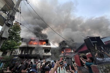 নেপালে অবস্থানরত বাংলাদেশিদের বাইরে বের না হওয়ার নির্দেশ