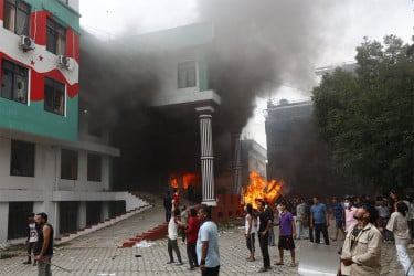 নেপালি কংগ্রেসের কেন্দ্রীয় কার্যালয়ে আগুন