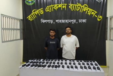 রাজধানীতে বিপুল পরিমাণ অবৈধ ওয়াকিটকি উদ্ধার, গ্রেফতার ২