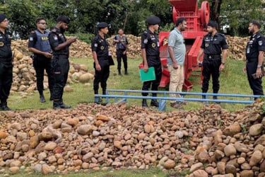সিলেটে সাদাপাথর উদ্ধারে র‌্যাবের অভিযান