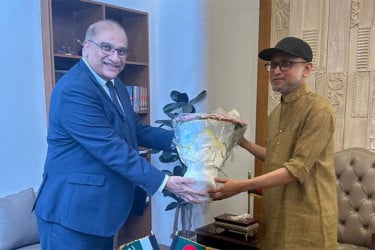 সংস্কৃতি উপদেষ্টার সঙ্গে পাকিস্তান হাইকমিশনারের সাক্ষাৎ
