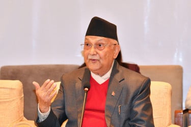 ওলিকে হিটলারের সঙ্গে তুলনা বিক্ষোভকারীদের