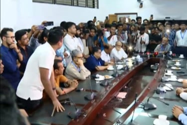 ঢাবি ভিসির সঙ্গে ছাত্রদলের সাক্ষাৎ, ডাকসু নির্বাচন নিয়ে তিন বিষয়ে উদ্বেগ