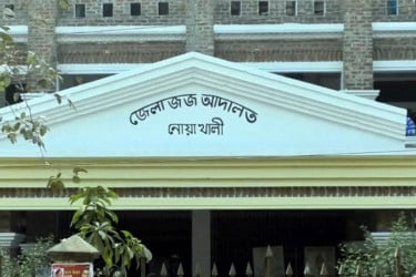 আদালতের দোতলা থেকে লাফ দিয়ে হত্যা মামলার আসামির পালানোর চেষ্টা