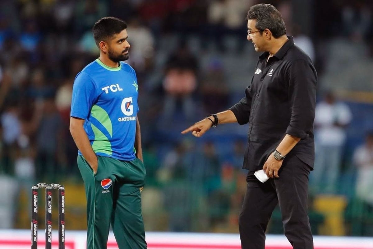 বাবর আজমকে ফেরাতে চান ওয়াসিম