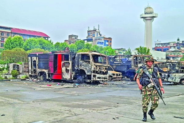 সেনাবাহিনীর নিয়ন্ত্রণে নেপাল