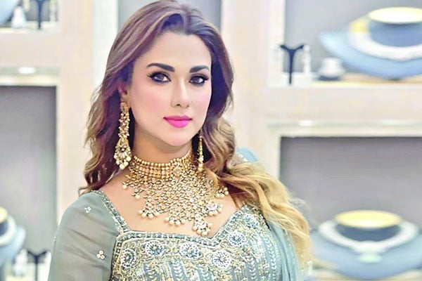 দুই সিনেমায় ববি