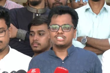 ভুল ত্রুটি হলে শিক্ষার্থীরা আমাকে শুধরে দেবেন: ফরহাদ