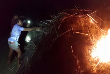 গাইবান্ধায় অবৈধ জাল পুড়িয়ে ধ্বংস