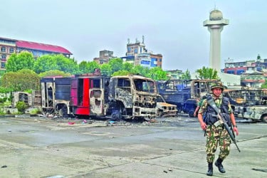 সেনাবাহিনীর নিয়ন্ত্রণে নেপাল