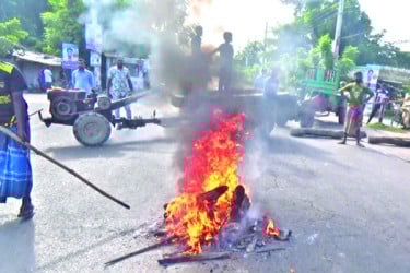ফরিদপুর ও বাগেরহাটে তুলকালাম