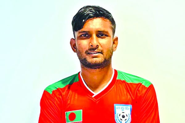 জাকসুতে লড়ছেন ফুটবলার কিরণ