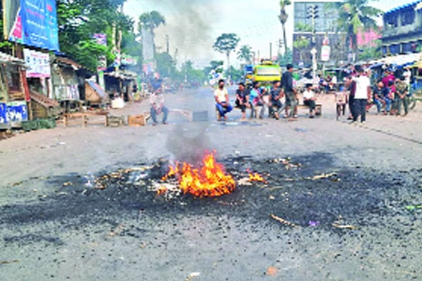 হরতালে অচল বাগেরহাট ফরিদপুরে অবরোধ