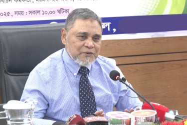 আসন্ন নির্বাচনে পোস্টাল ব্যালটে ভোট দিতে পারবেন প্রবাসীরা