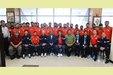 বিমানবাহিনীর বিশেষ ফ্লাইটে দেশে ফিরলো জাতীয় ফুটবল দল
