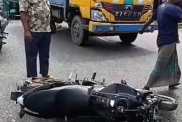 নোয়াখালীতে ট্রাকের ধাক্কায় নিহত ২