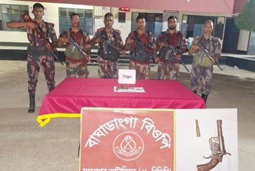 মহেশপুর সীমান্তে অস্ত্র-গুলি উদ্ধার