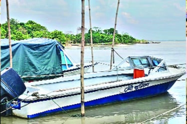 চলে না স্পিডবোট তবু মাসে বরাদ্দ ২০০ লিটার তেল