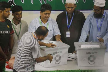সাড়ে ৬ ঘণ্টায় ৪ হলের ভোট গণনা