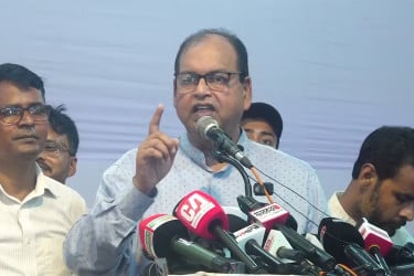 নির্বাচন ঠেকাতে নতুন নতুন বয়ান দিচ্ছে একটি গোষ্ঠী : দুদু
