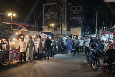 মানহীন রেস্টুরেন্ট ও খাবার দোকানের ছড়াছড়ি বরিশালে