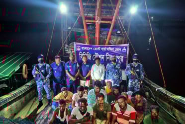 কলাপাড়ায় ১৪ জেলে আটক