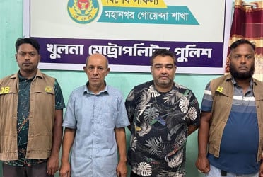 খুলনায় অবৈধ অস্ত্রসহ ইউপি চেয়ারম্যান আটক