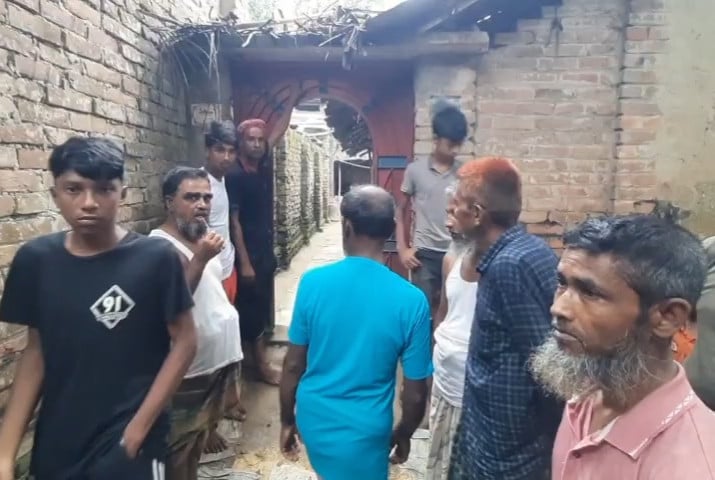 স্বামীর ধারালো অস্ত্রে স্ত্রী খুন, স্বামী আটক