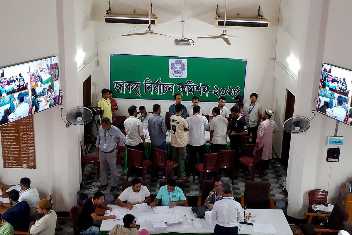 জাকসু নির্বাচনের ভোট গণনা শেষ, এবার ফলাফলের অপেক্ষা