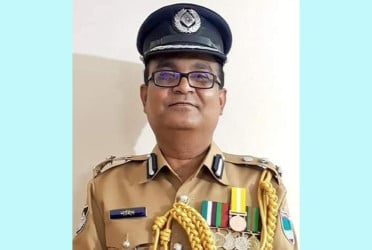 পুলিশের সাবেক ডিআইজি নাহিদুল ইসলাম গ্রেফতার
