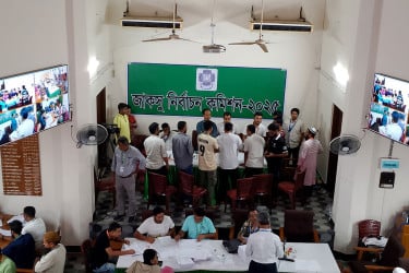 জাকসু নির্বাচনের ভোট গণনা শেষ, এবার ফলাফলের অপেক্ষা