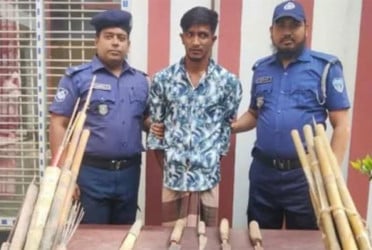 নবীনগরে অস্ত্রসহ যুবক গ্রেফতার