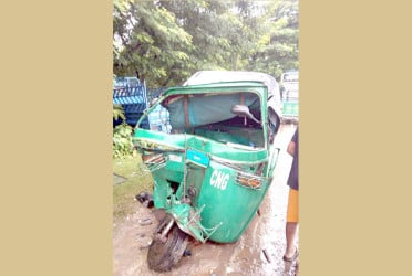 বিশ্বনাথে সড়কে ঝরল অটোচালকের প্রাণ