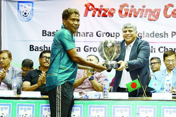 পেশাদার লিগের সেরা কোচ আলফাজ