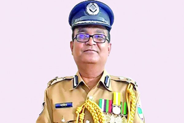 পুলিশের সাবেক ডিআইজি নাহিদুল ইসলাম গ্রেপ্তার