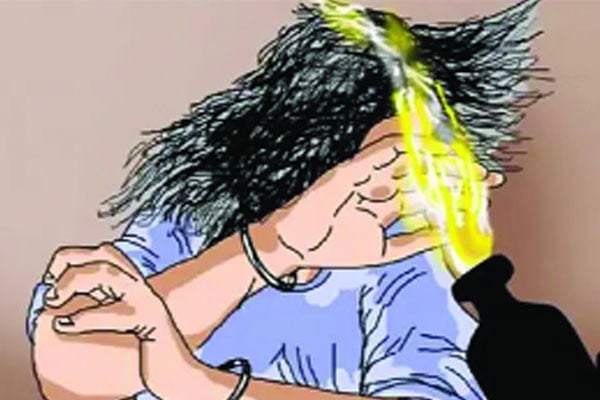 অ্যাসিড ঢেলে স্ত্রীকে হত্যা