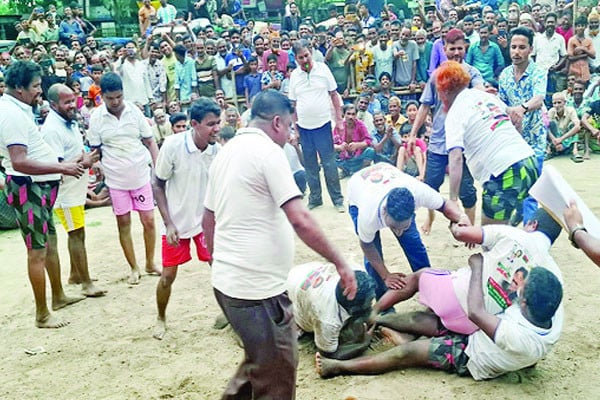 হাডুডু খেলে দর্শক মাতালেন দৃষ্টিপ্রতিবন্ধীরা