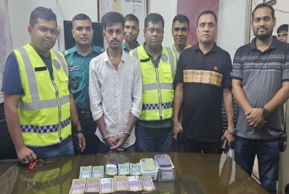 রাজধানীতে চুরি হওয়া ২৫ লাখ টাকা উদ্ধার, যুবক গ্রেফতার