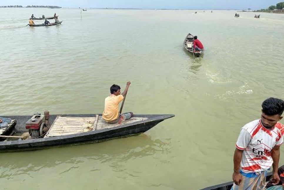 নেত্রকোনার স্পিডবোটডুবি: দুই শিশুসহ তিনজনের মরদেহ উদ্ধার