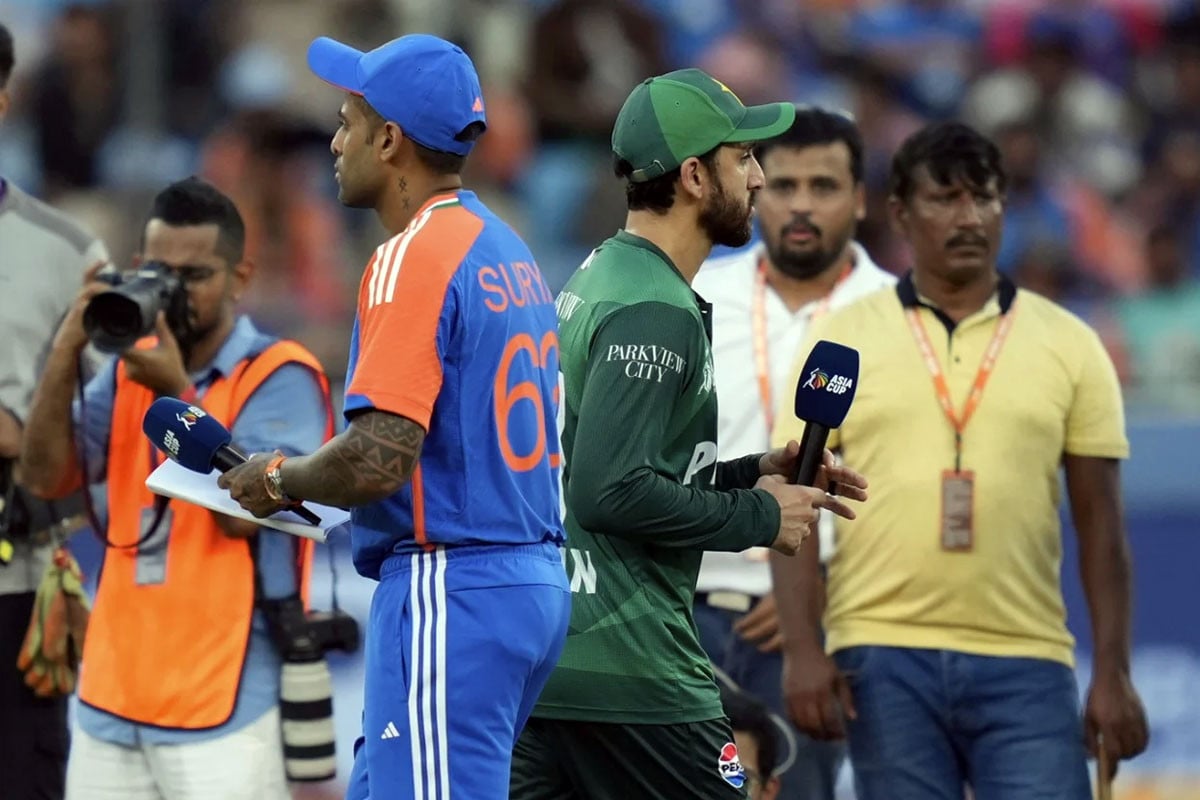 হাত মেলালেন না ভারত-পাকিস্তান অধিনায়ক
